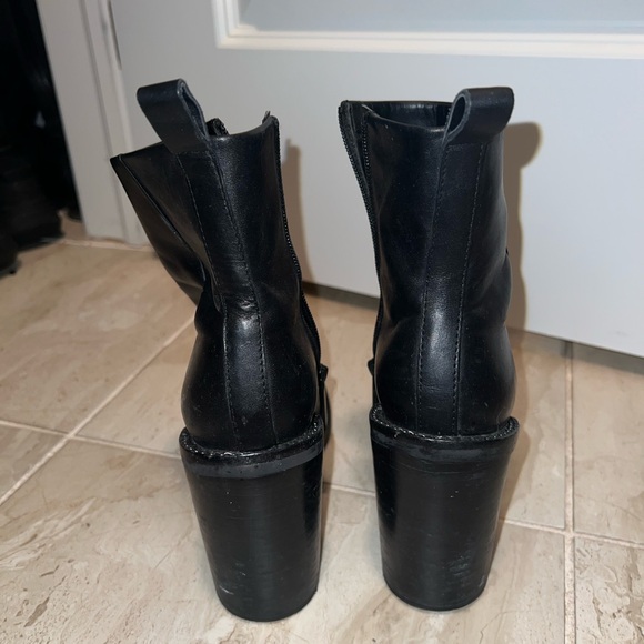 Kendall & Kylie booties - Picture 3 of 4